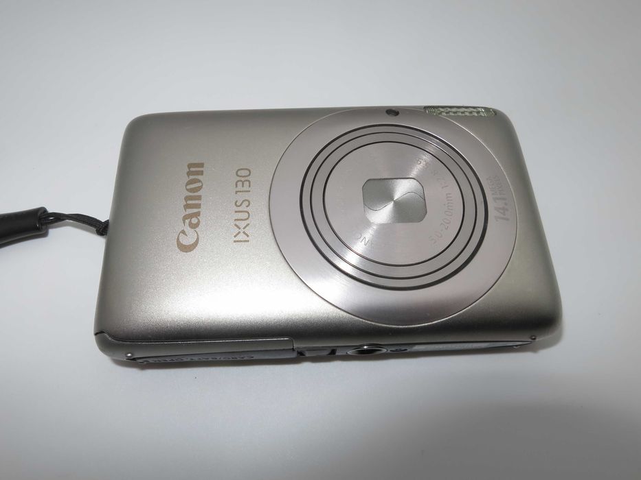 Canon IXUS 130 ултра компактен цифров фотоапарат, дигитална камера в сребърен цвят, 14MP, отлично състояние, пълен комплект, работи перфектно!