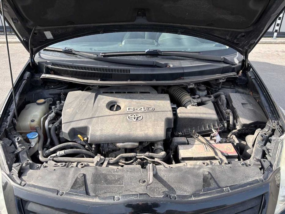 Продавам Toyota Auris 2.0 D4D