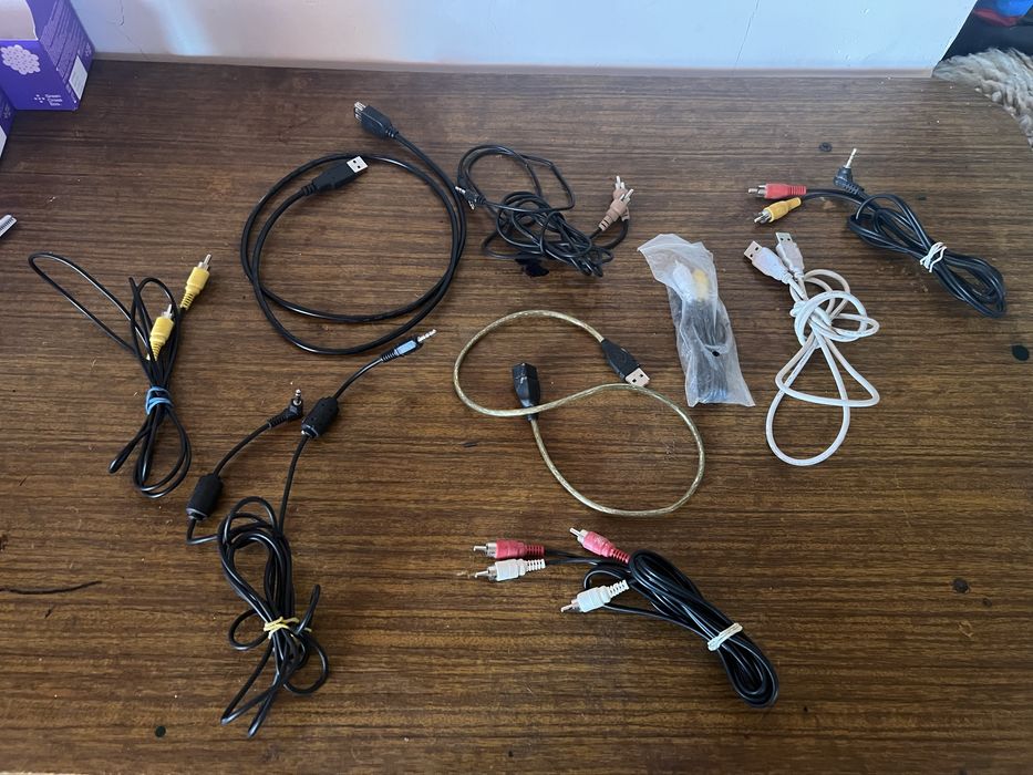мышка ,питание шнуры ,компьютерный кабель,видеокарта