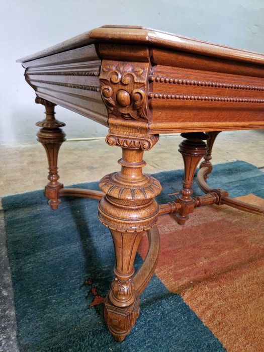 Антикварна резбована трапезна маса от късният викториански период