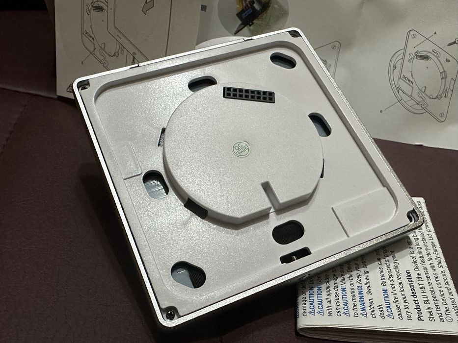 Контролен панел за умен дом Shelly Wall Display and BLU H&T ЧИСТО НОВ