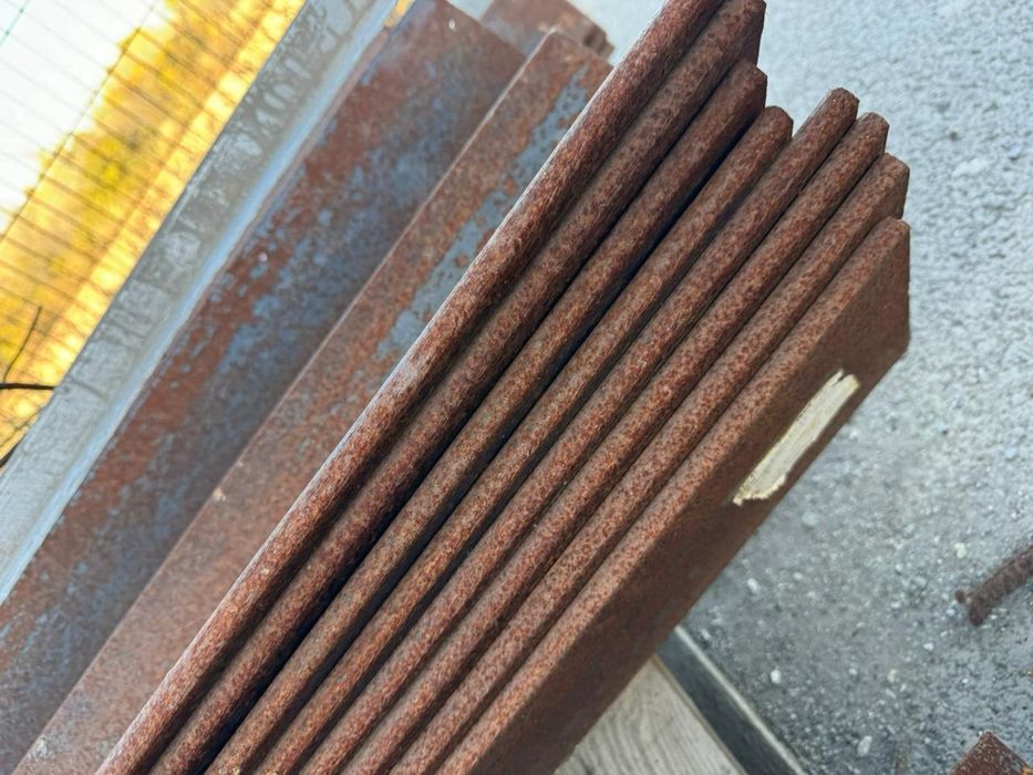 Металический уголник