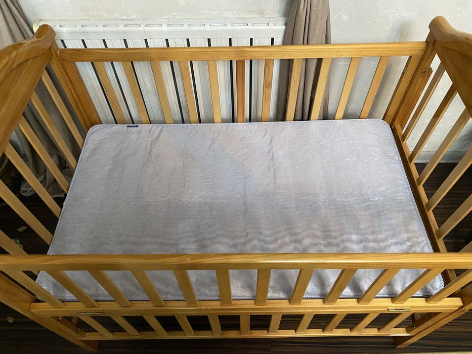 Манеж деревянный  продам срочно