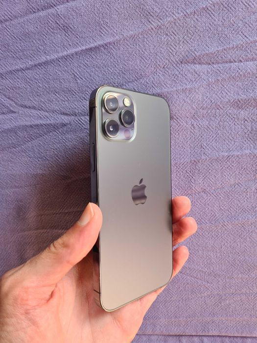 Продавам iPhone 12 Pro 256 GB