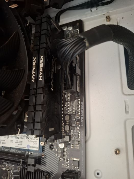 Unitate White tower cu  ryzen5 3400G