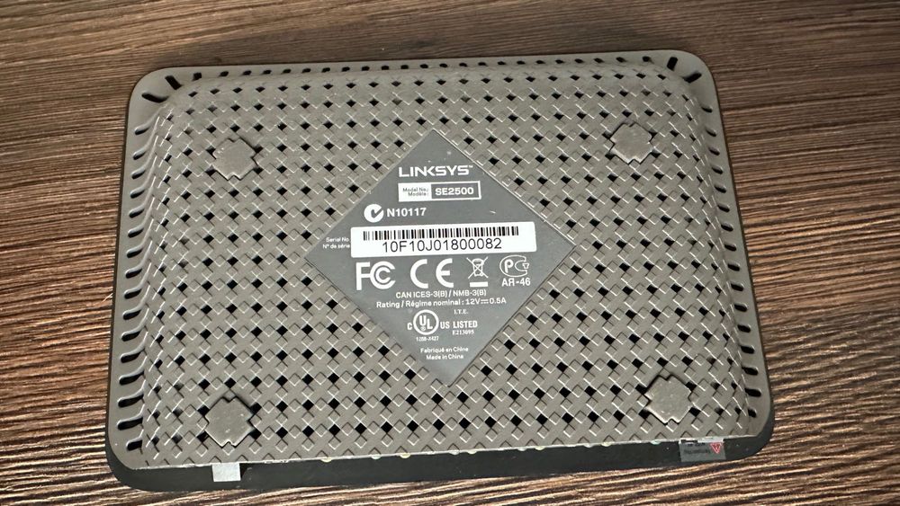 Switch Linksys SE2500 5-port 10/100/1000 Mbps Суич