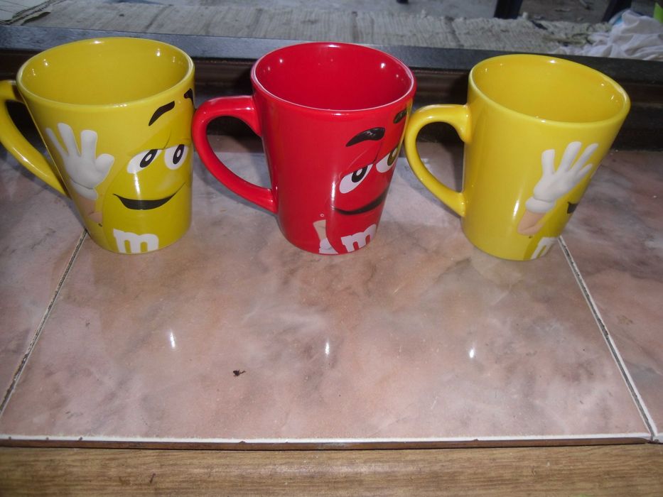 set nou 3 cesti M&M si 1 cutie tabla