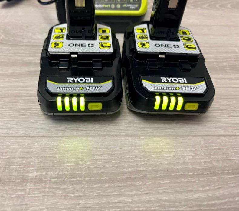 Акумулаторен-ударен гайковерт 1/2 Ryobi RIW18X[900Nm] с 2 батерии и зарядно