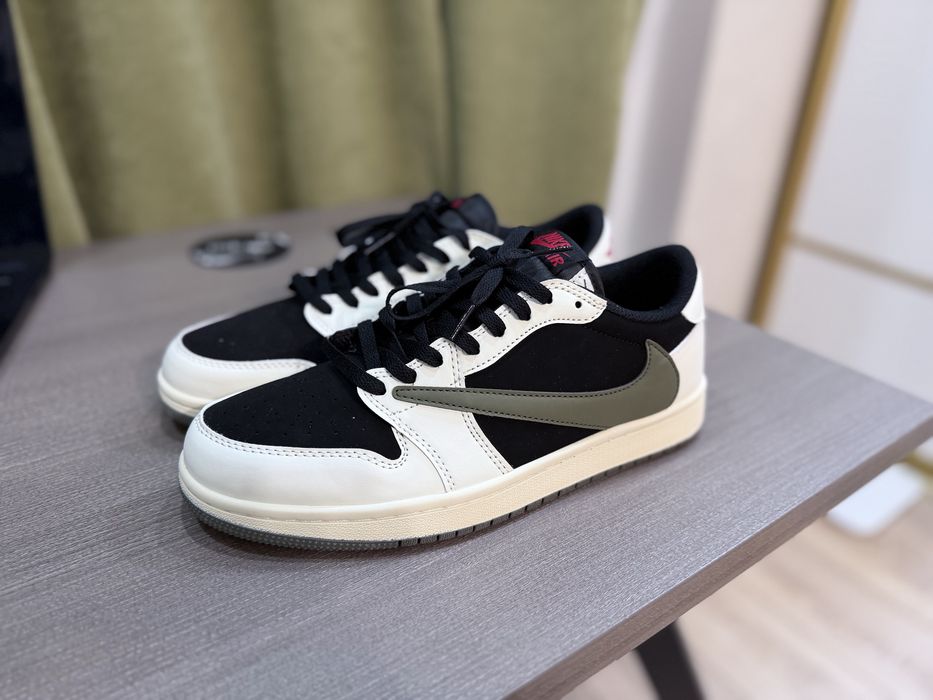 Nike Traviss Scott (размер 42.5-43)