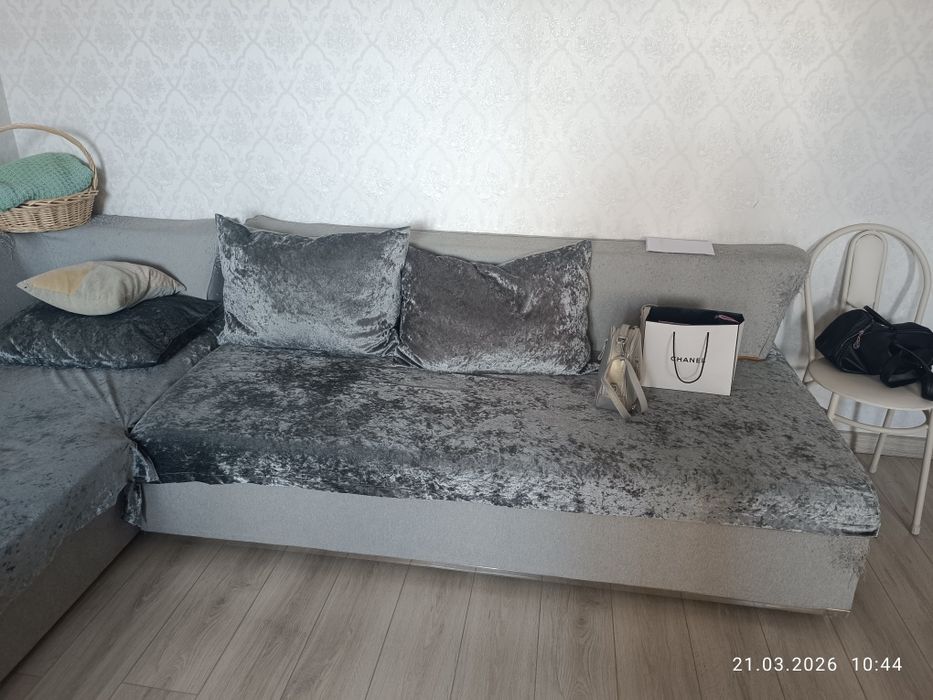 Диван угловой, даром