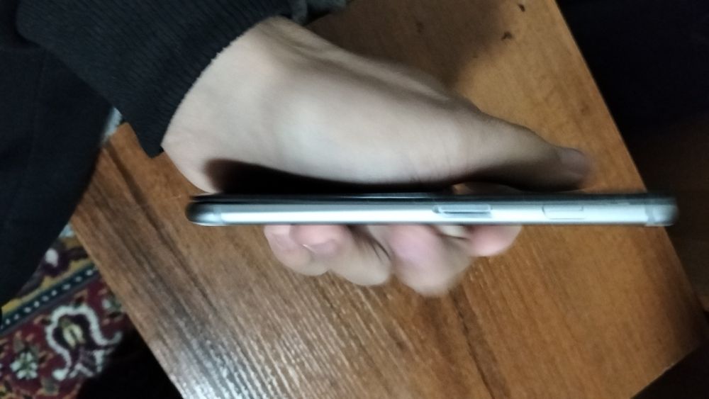 Продаю айфон на запчасти