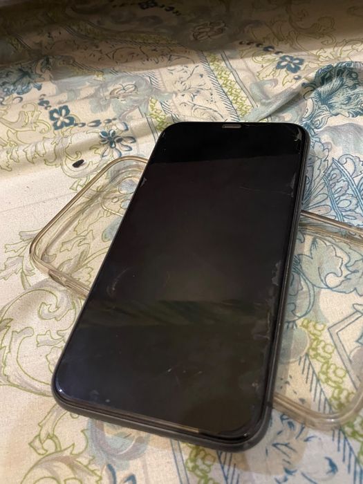 Iphone 11 64 гб .