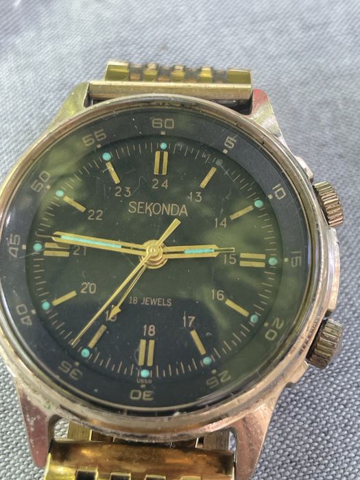 Часовник Seconda със звънец