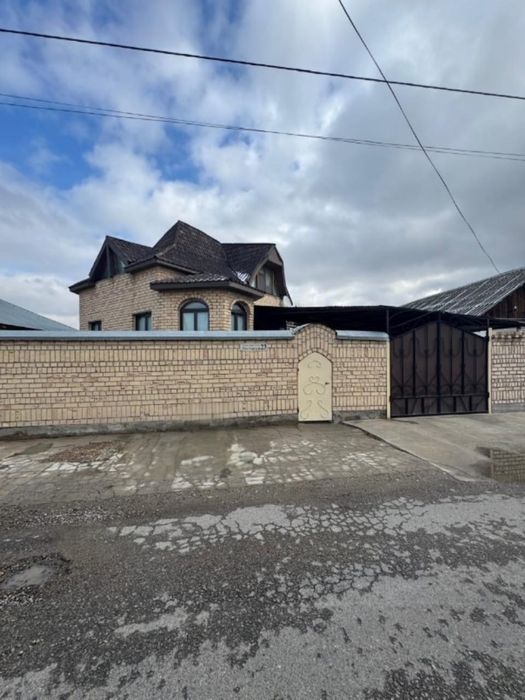 Продается дом с бассейном