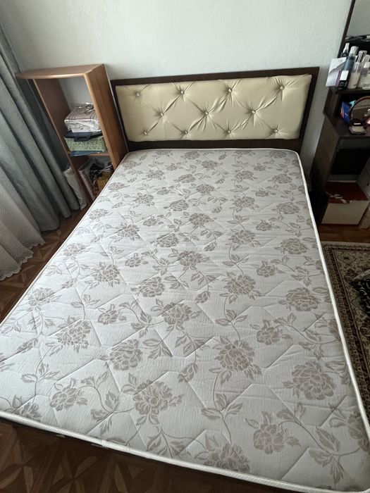 Продается аристон,кровать тумба