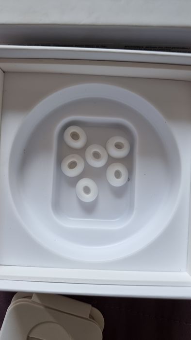 Apple AirPods 2 (2022)
