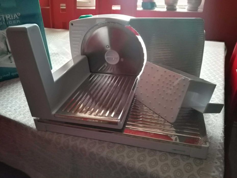 Колбасорезачка, марка First