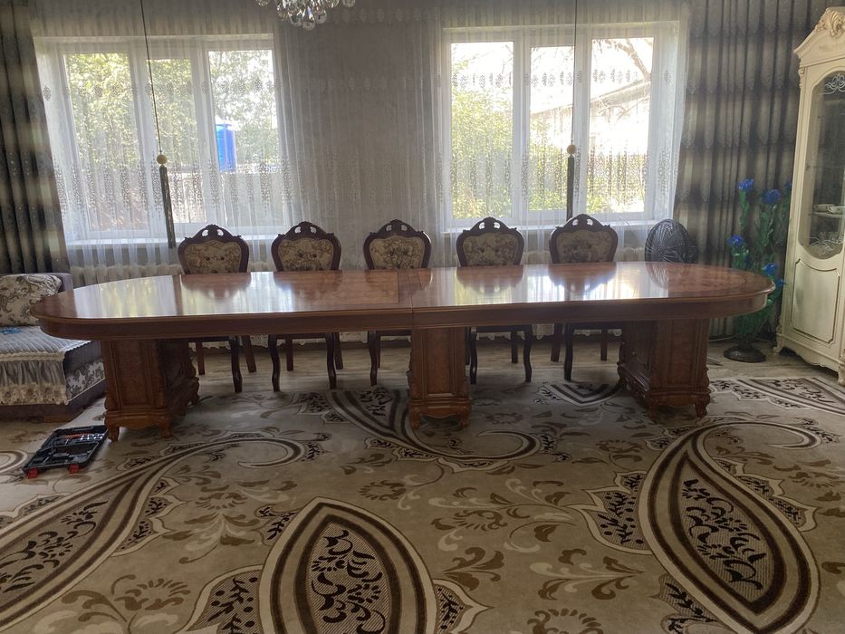 Стол для большой семьй