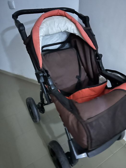 Коляска сатамын. Бала жататыны да бар.