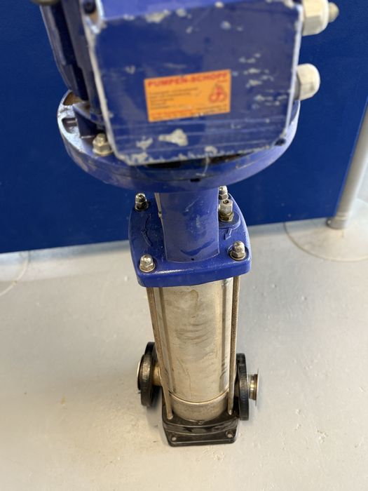 Pompa centrifuga verticala