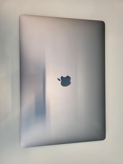 MacBook Pro 16" 2019 i9, 16 GB RAM, 1 TB HD