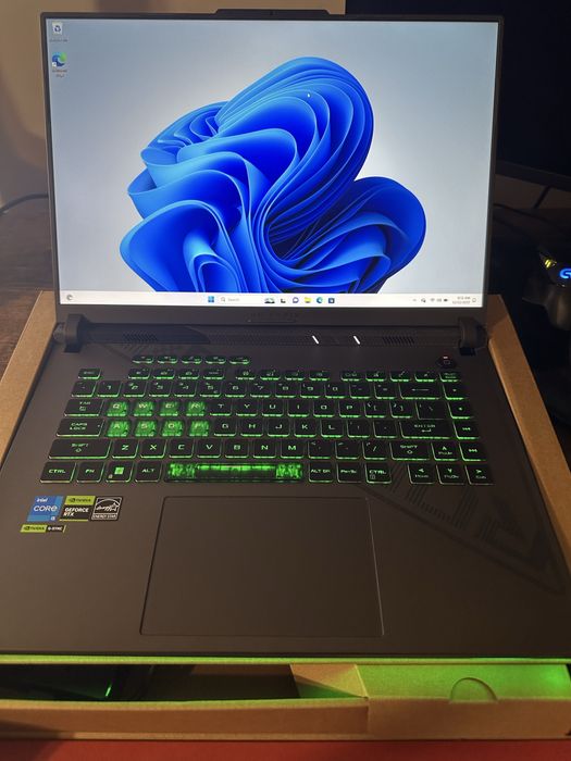 Asus ROG Strix G16 I5-13450HX 16GB 512GB SSD RTX4050 cu garantie 2 ani