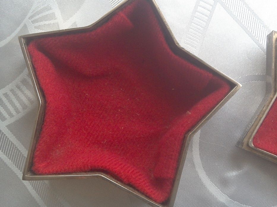 Casetă de bijuterii, alamă argintată, formă stea de mare, căptușită