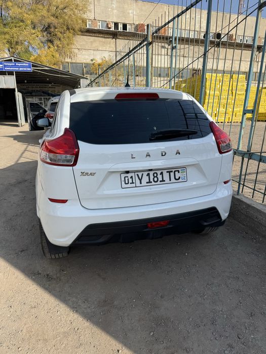 продам Лада xray 2017 года 88000 тыс пробег.
