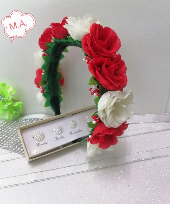 Красиви аксесоари за коса с бяла и червена рози!