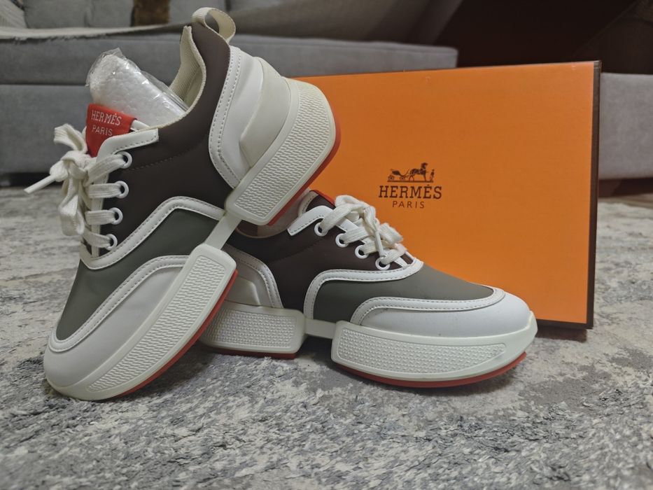 Кросовки женские