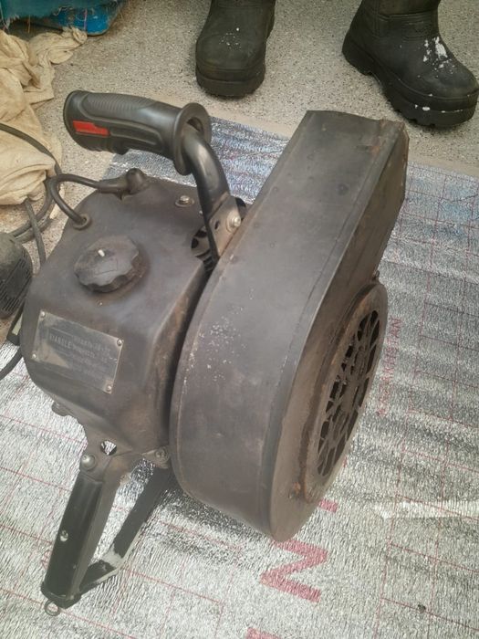 бензиновая воздуходувка