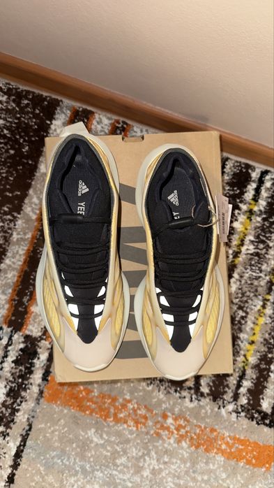 Yeezy 700 v3 Safflower