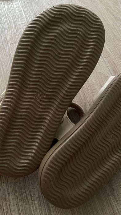 Продам сандали на девочку