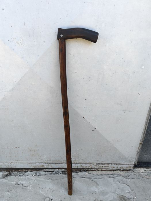 Ръчно изработен дървен бастун / тояга с уникален дизайн