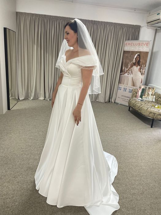 Vand rochie de mireasa deosebita!