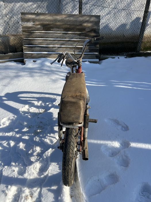 Moped benelli pe lant.