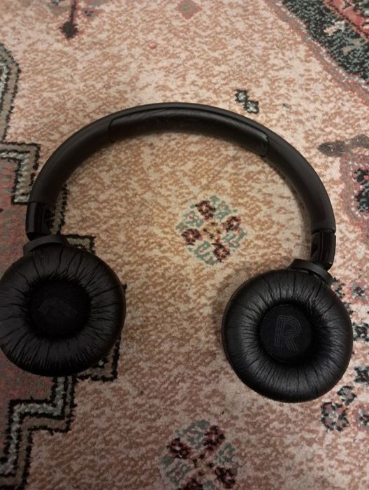 Căști wireless JBL Tune 520BT – stare foarte bună