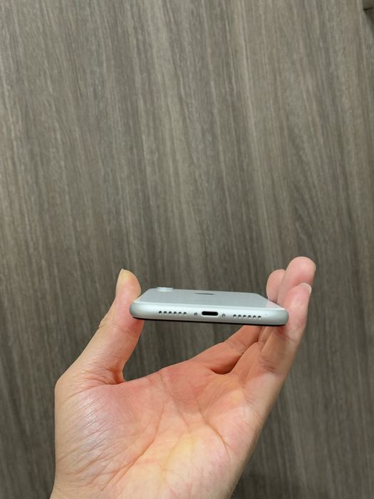 Продаю Iphone XR