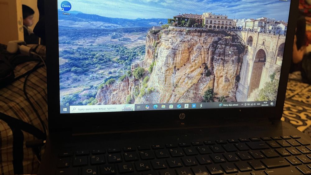 Ноутбук сатылады срочна келісім бар