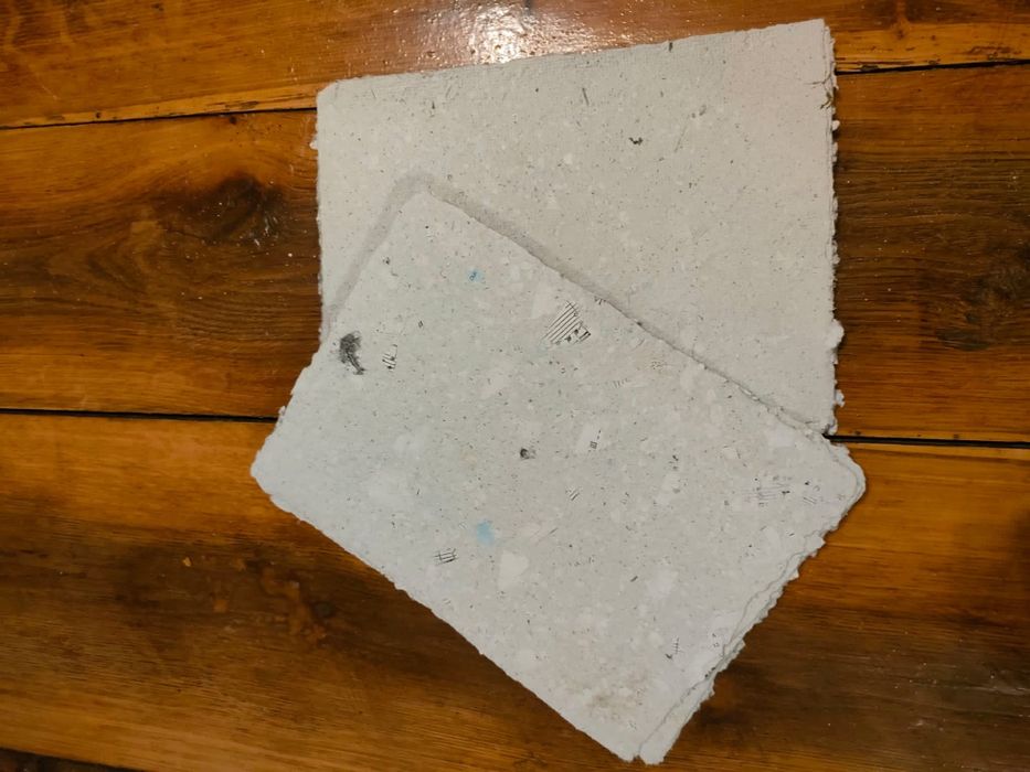 Hârtie manuală reciclată