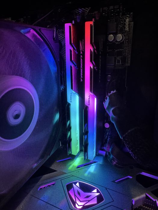 Vand PC gaming stare perfecta de functionare