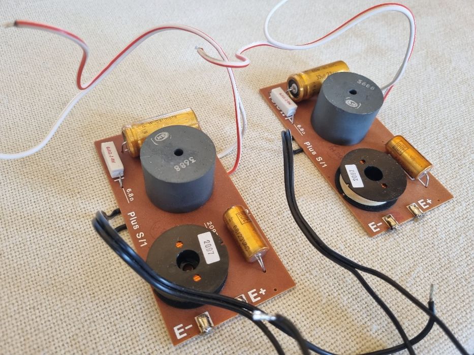 Set Filtre Boxe Canton. 40/70 watts, 4 ohms. Impecabile.