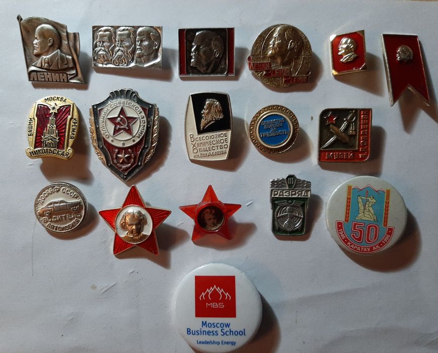 Продаётся значки