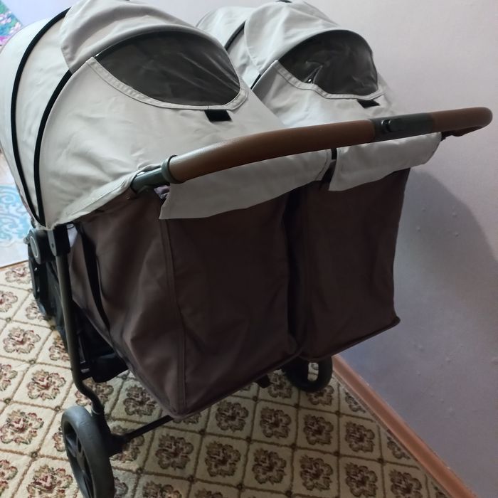 Коляска для двойни