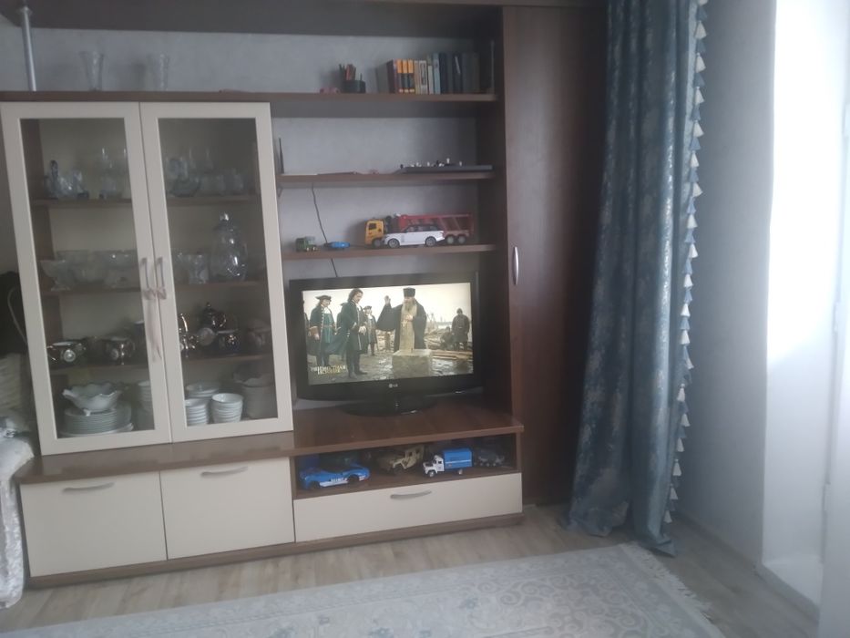 Шкаф для гостинной б/у
