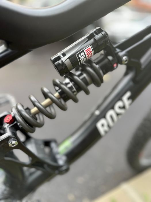 Bicicleta dh bine dotată negociabil