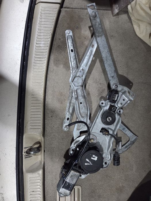 Стеклоподьемник электро бмв Е34