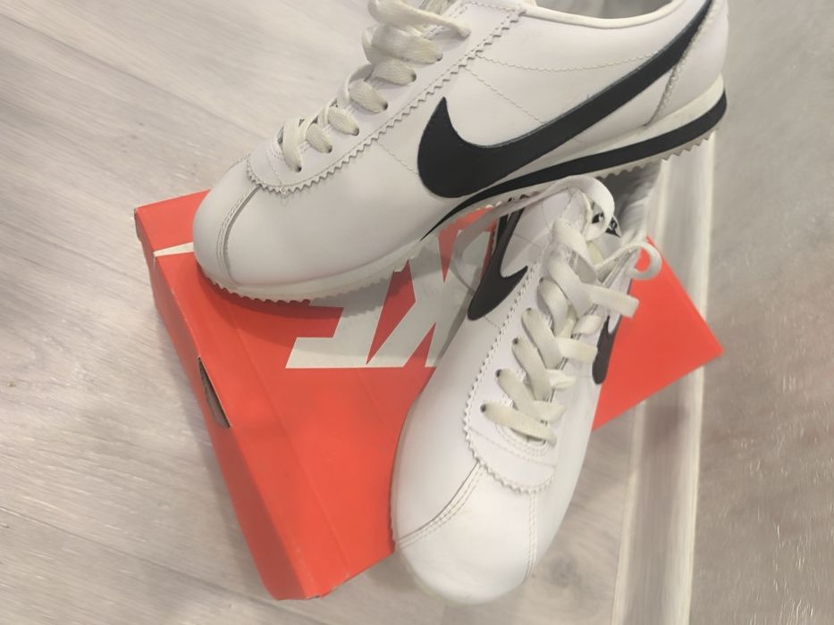 Продам кроссовки почти новые