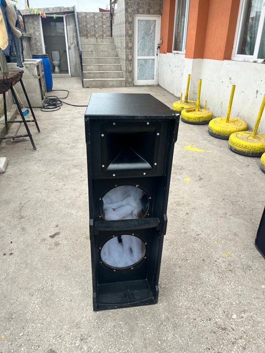 Празни каси и високи