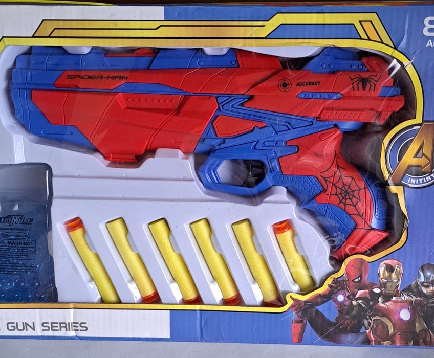 Детски пистолет и маска